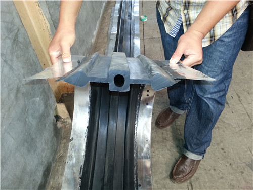 鋼邊橡膠止水�?(10).jpg 鋼邊橡膠止水�?(10).jpg